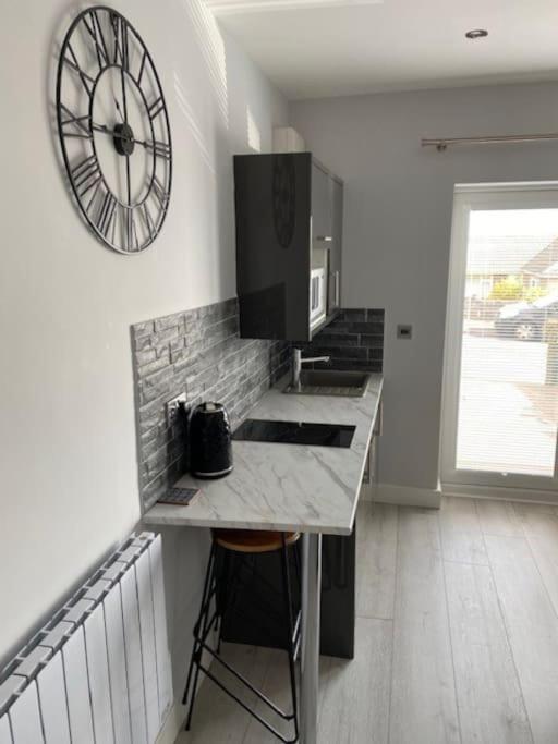 Luxury Mumbles View Studio Apartment Swansea Exterior foto